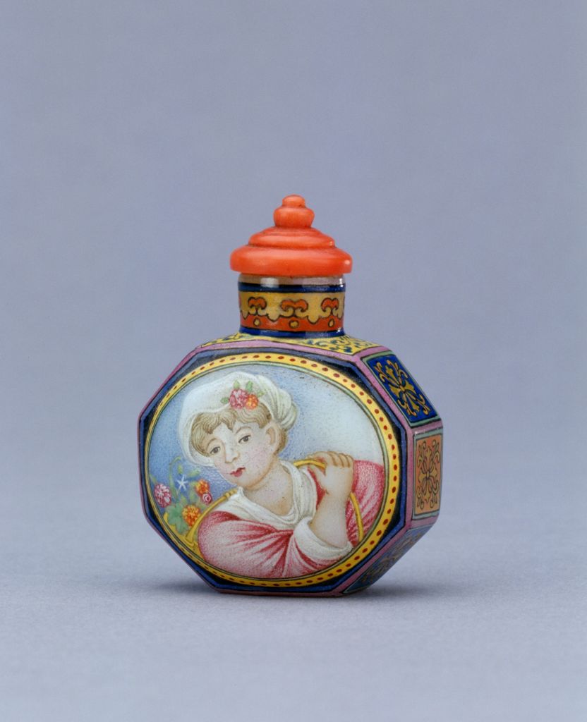 图片[1]-Glass Body Painting Enamel Western Lady Drawing Snuff Bottle-China Archive